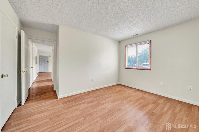 Building Photo - 601 Ravens Crest Dr