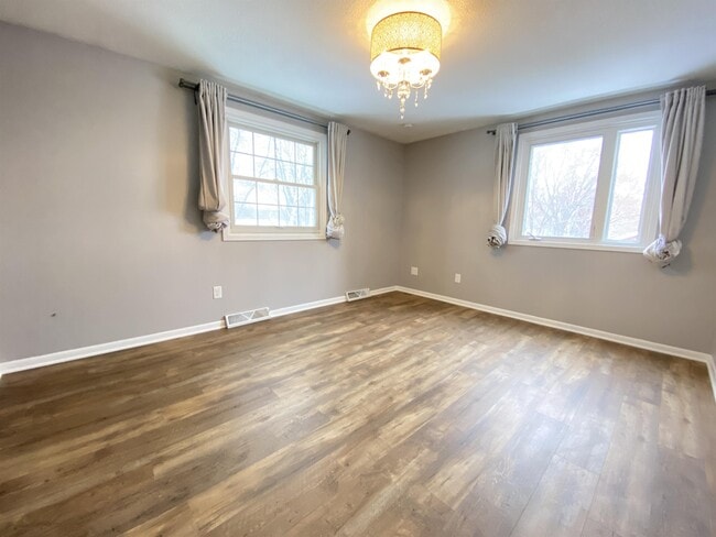 Building Photo - 1540 5th Ave SW