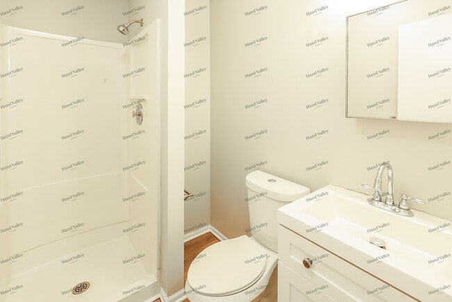 Building Photo - 1927 Jackson Ave