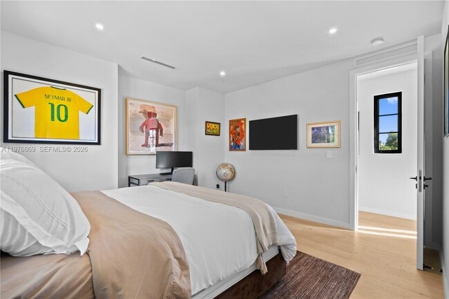 Building Photo - 2015 Country Club Prado