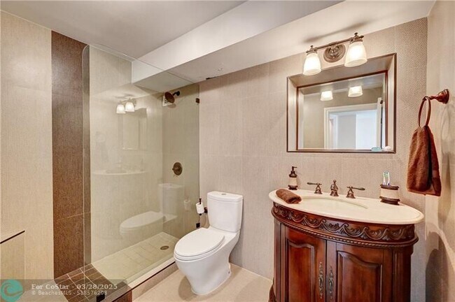 Building Photo - 2030 S Ocean Dr