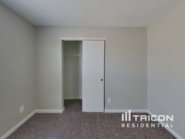 Building Photo - 6245 Monteo Dr