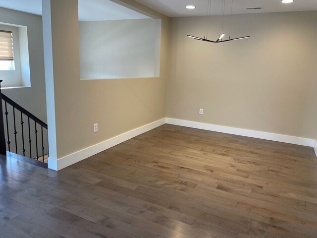 Building Photo - 5735 Acorn Ln