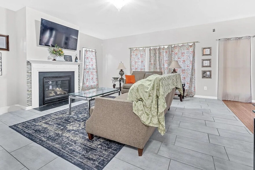 Building Photo - Room in House on Stonewood Pines Dr