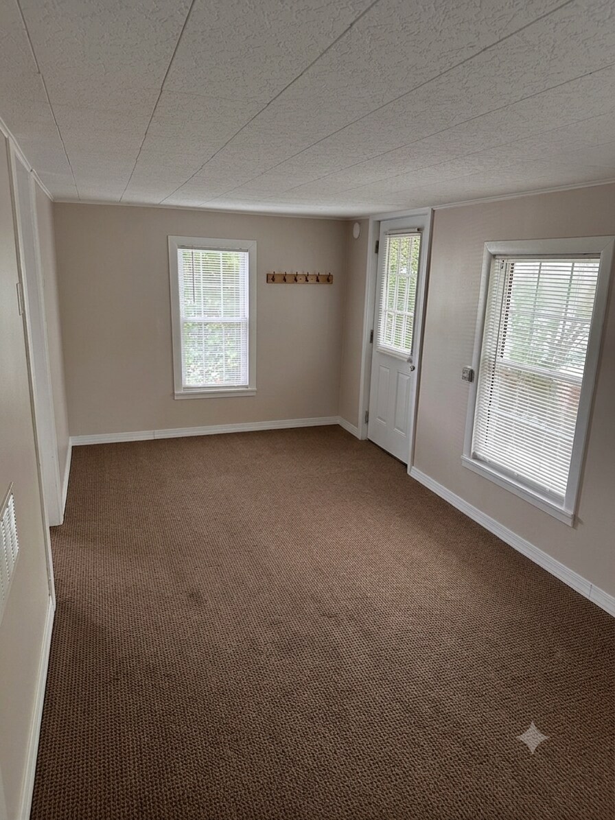Building Photo - 157 Telyea St