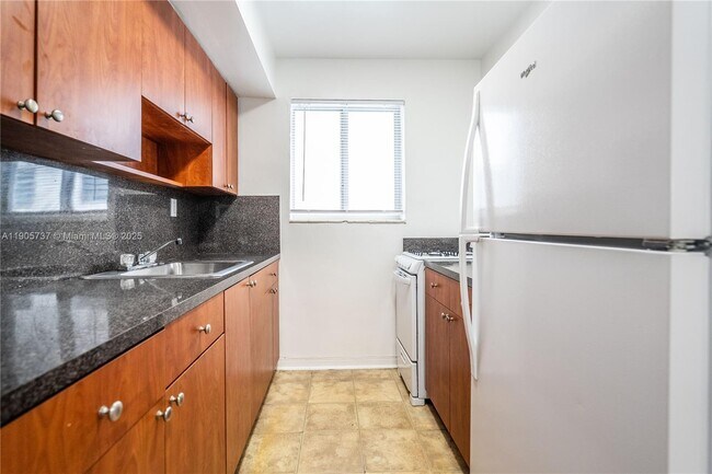 Building Photo - 7315 Harding Ave