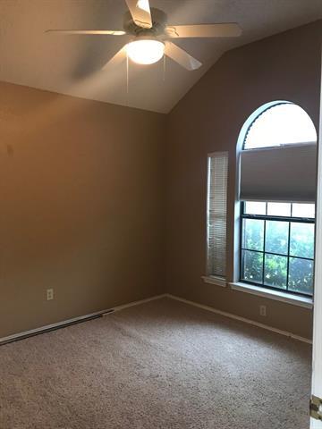 Building Photo - 702 Long Hill Ct