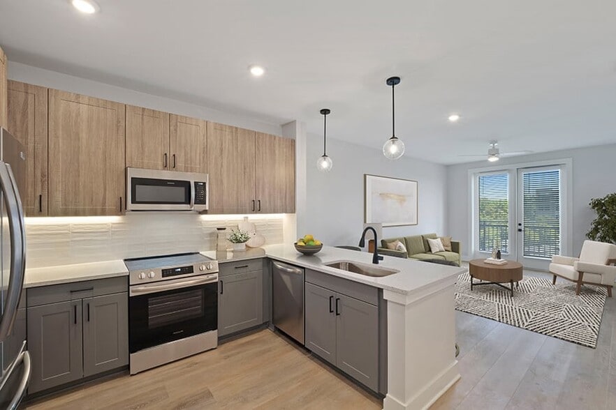Thoughtfully designed one, two- or three-bedroom apartments and townhomes - The Henslow Daniel Island Apartments & Tow...