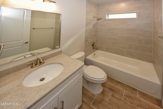 Building Photo - 705 Paseo De La Reina St