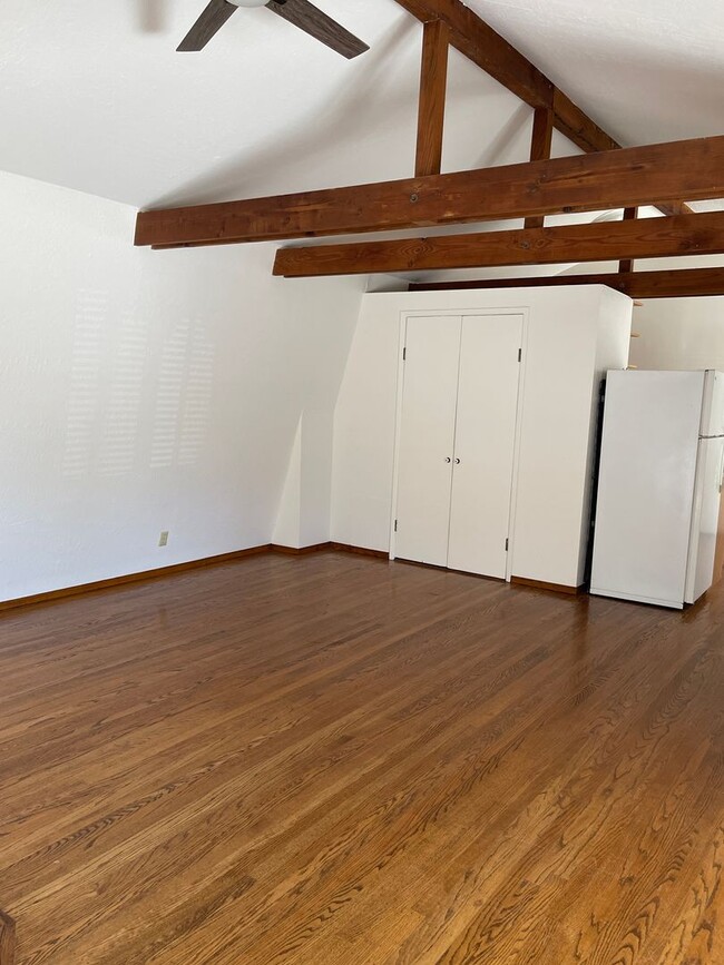 Building Photo - Spacious hilltop home, cul de sac location, fabulous views, Excellent Palo Alto Schools!