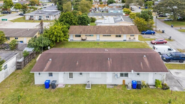 Building Photo - 6331 Pierce St