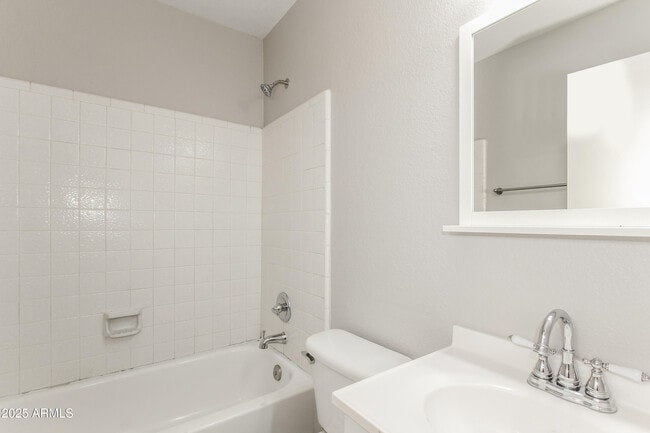 Building Photo - 7619 W Hope Dr