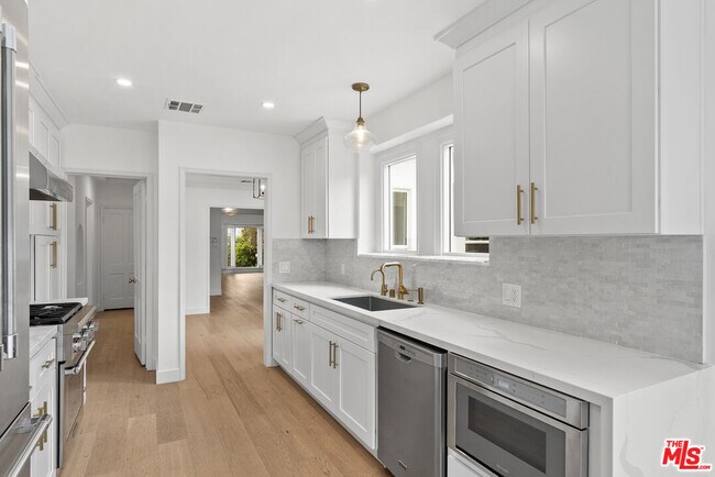 Building Photo - 3956 Alcove Ave