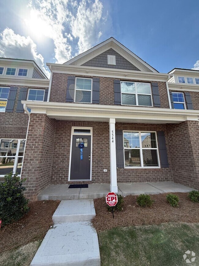 Building Photo - Brand New Townhome in Hickory Ridge School...