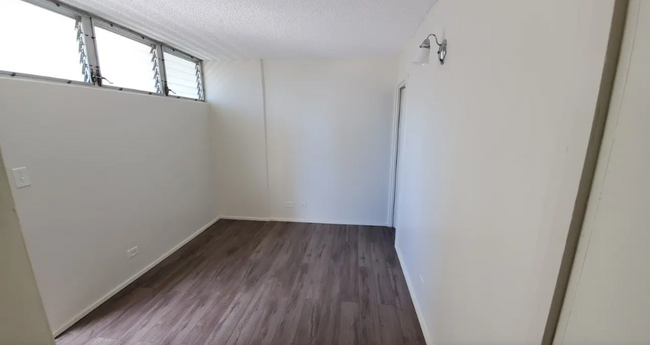 Building Photo - 2421 Ala Wai Blvd