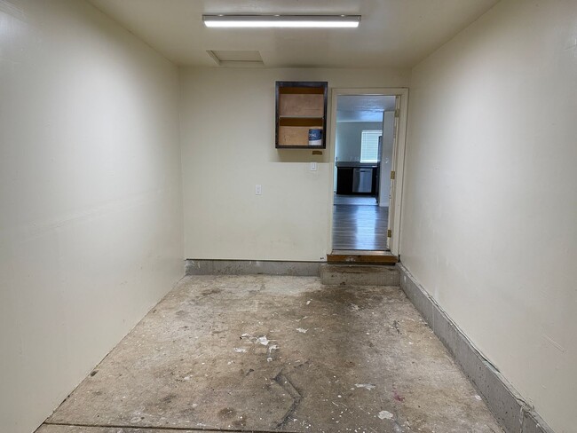Building Photo - Updated 3-bedroom 1.5 bath duplex in Eugene!