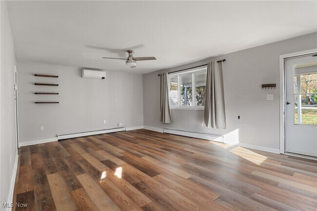 Building Photo - 728 E 343rd St