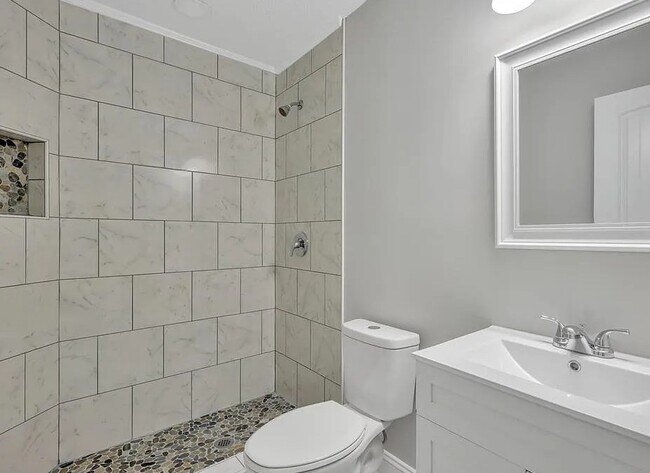 Building Photo - 812 Spanish Oak Dr