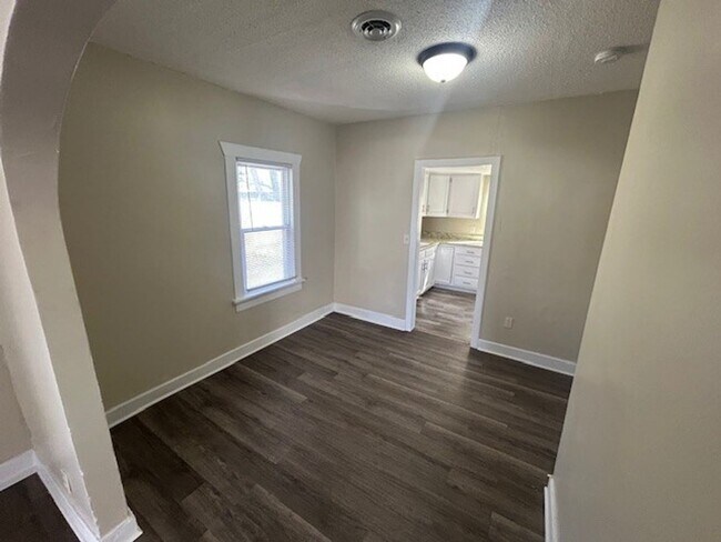 Building Photo - 634 S Fountain St