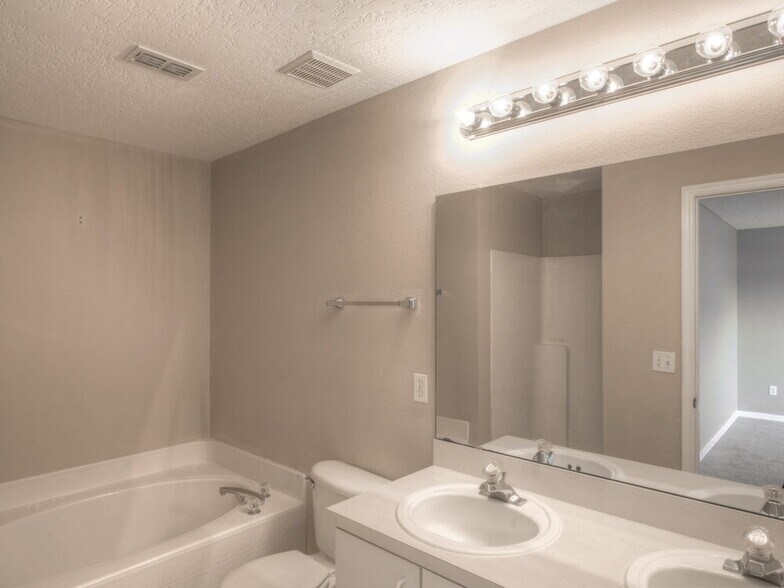 Building Photo - 12916 Los Alamitos
