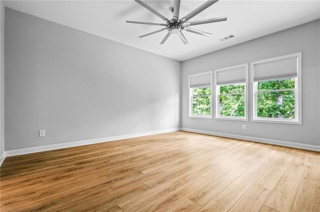 Building Photo - 421 Retreat Ln