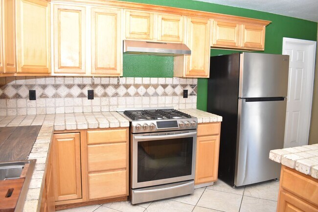 Building Photo - Charming 2-Story, 4 Bd 3 Ba Unit Near Downtown San Diego – 92113