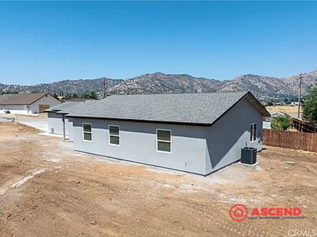 Building Photo - Brand New Home In Tehachapi!