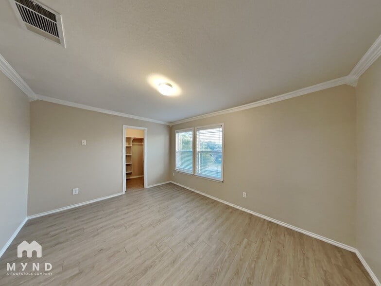 Building Photo - 5644 Brougham Way