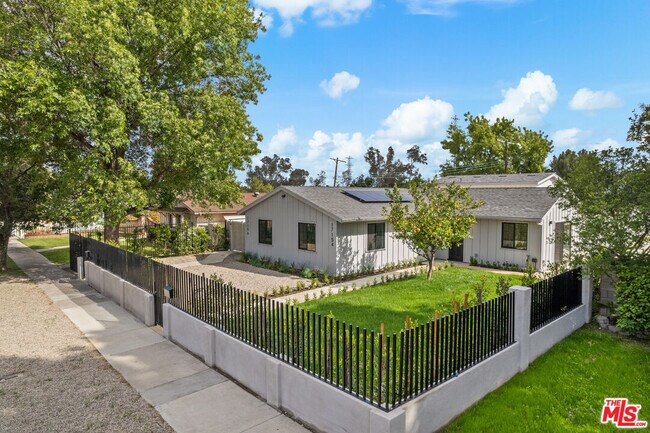 Building Photo - 17154 Rinaldi St