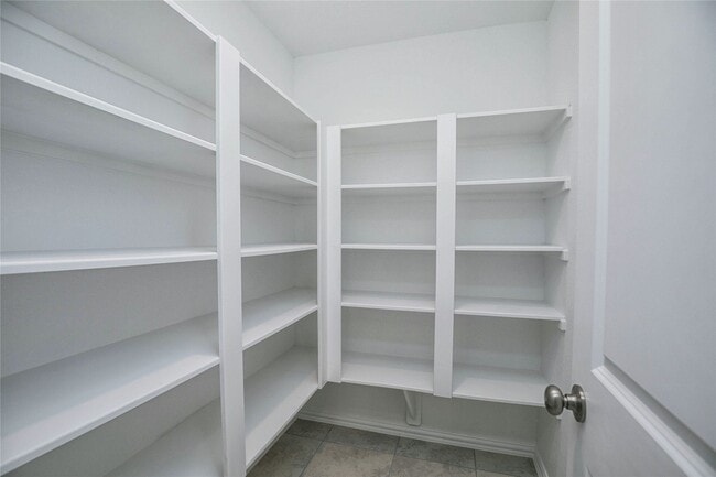 Building Photo - 8726 Fairbrook Dr