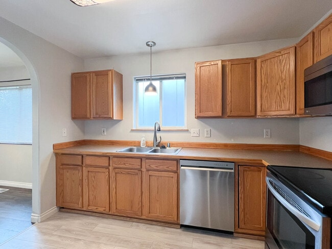 Building Photo - 17841 Beaujolais Dr