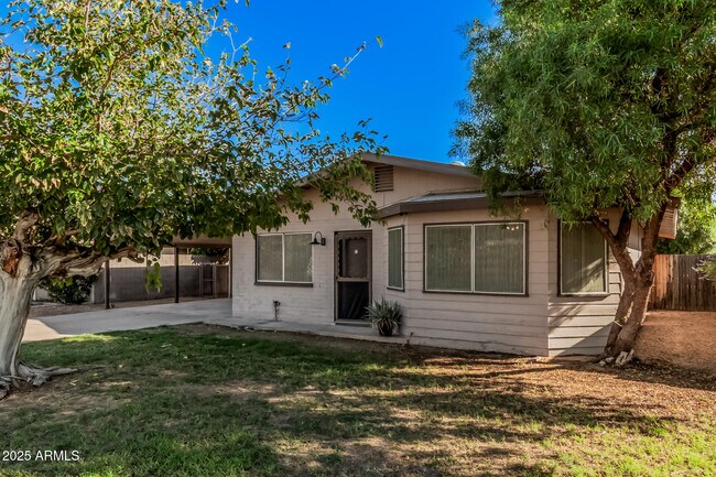 Building Photo - 2409 W Cortez St