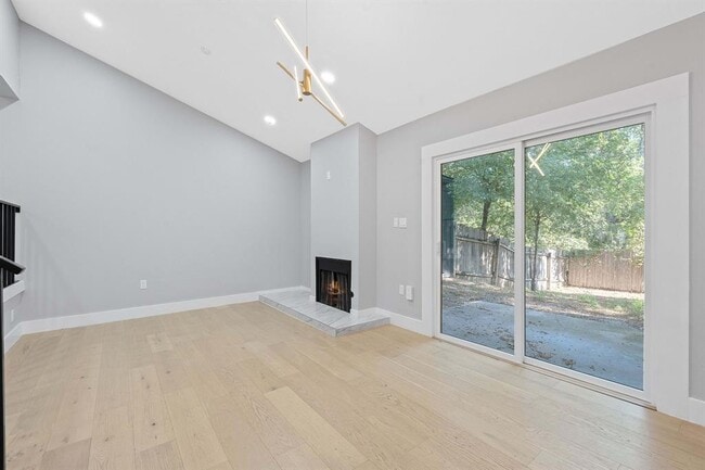 Building Photo - 1508 Rockdale Cir