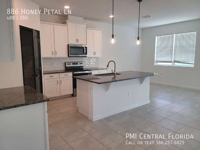 Building Photo - 886 Honey Petal Ln