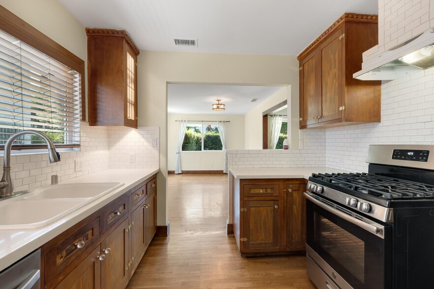 Kitchen2 - 1168 N Westmoreland Ave
