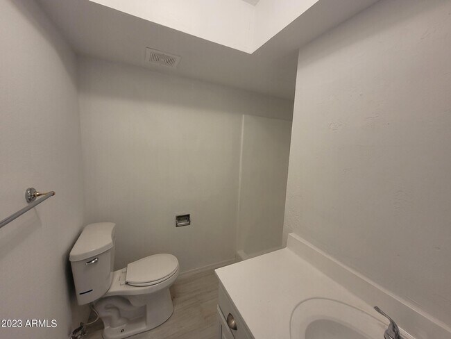 Building Photo - 4667 N 21st Ave