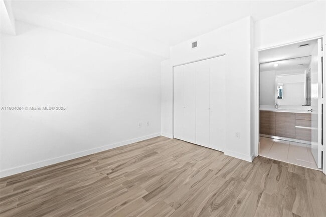 Building Photo - 460 NE 28th St