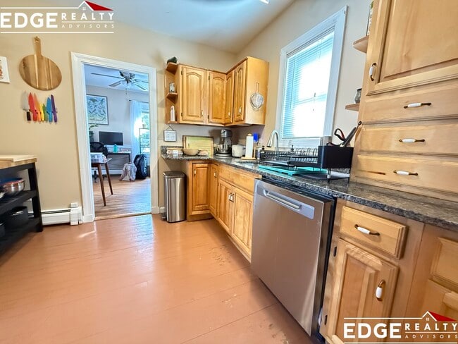 Building Photo - 14 Lyons Ct