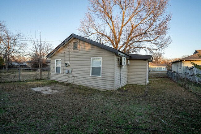 Building Photo - 414 S 69th E Ave