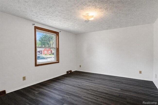 Building Photo - 15060 Michael St