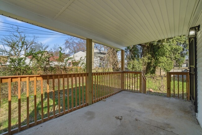 Building Photo - 1008 S 45th St