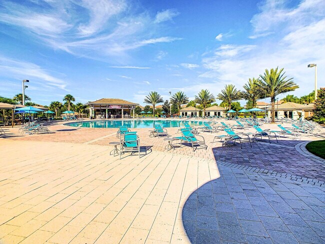 Building Photo - 1520 Oasis Club Blvd