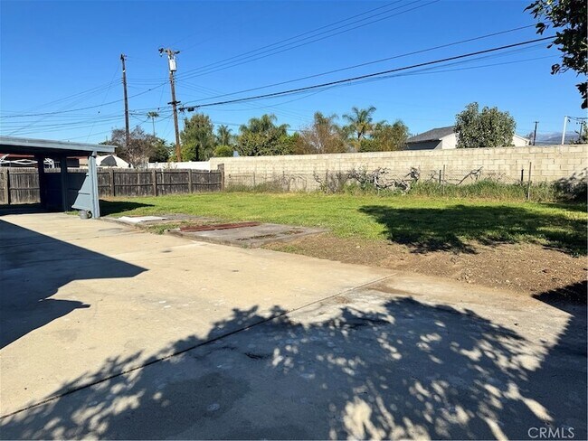 Building Photo - 1285 E Kingsley Ave