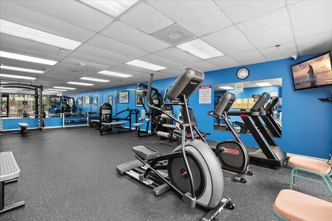 Building Photo - 4734 Lucerne Lakes Blvd N