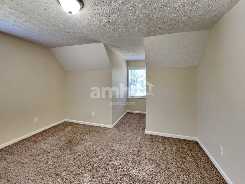 Building Photo - 246 Stone Creek Dr