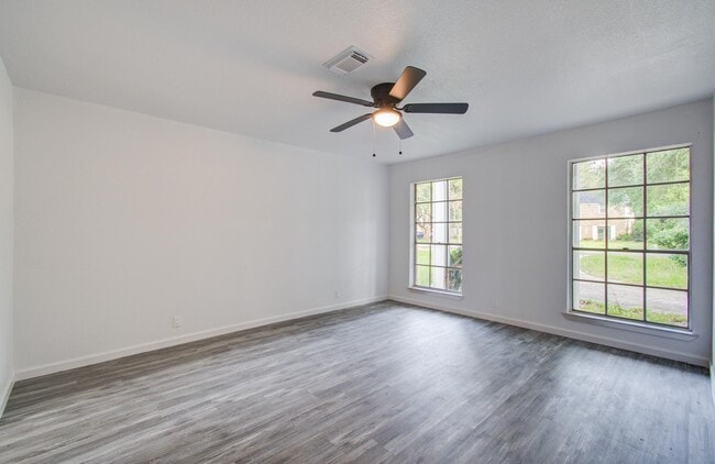 Building Photo - 534 Robert E Lee Dr