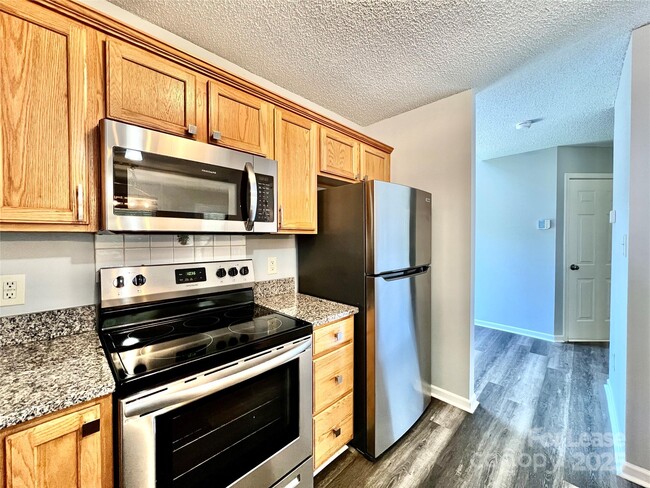 Building Photo - 6033 Briggs Dr