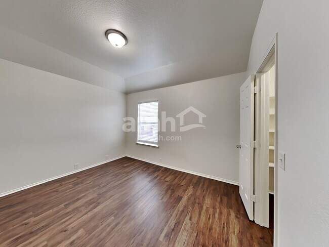 Building Photo - 2516 Aiken Ln