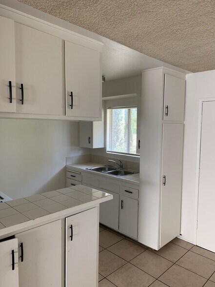 Building Photo - 412 San Pascual Ave