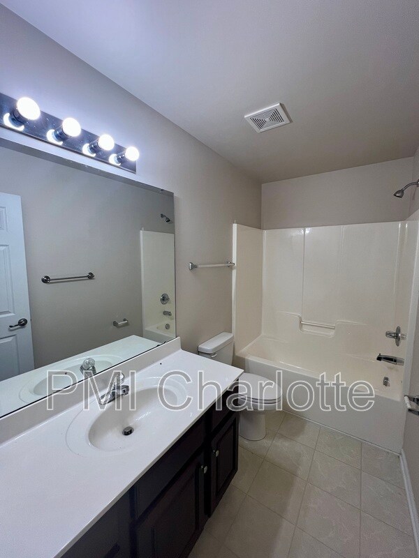 Building Photo - 7001 Mountain Top Ct